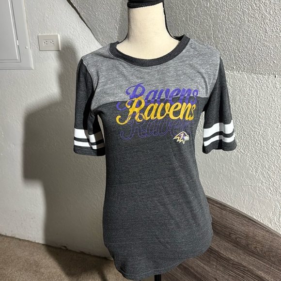 Reebok Tops - Reebox women’s size med NFL ravens TShirt